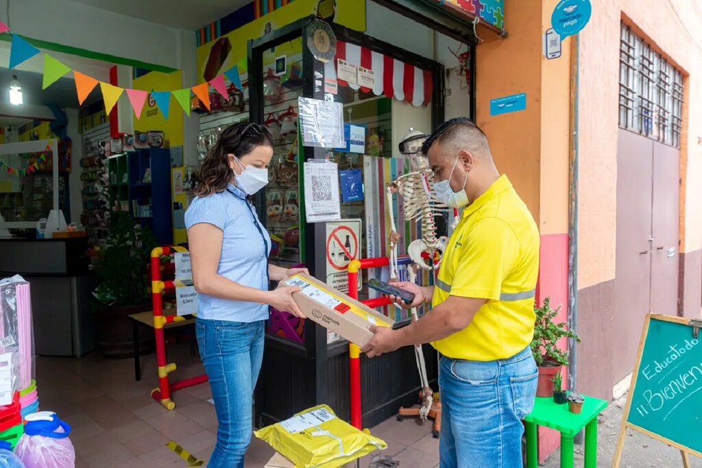 Mercado Libre pagará a tiendas de abarrotes, papelerías y otros locales en México para que sean repartidores independientes Mercado Libre pagará a tiendas de abarrotes, papelerías y otros locales en México para que sean repartidores independientes