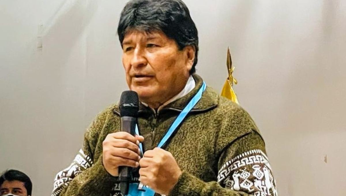 Piloto mexicano esquivó cohete dirigido al avión de Evo Morales, revela AMLO en su libro