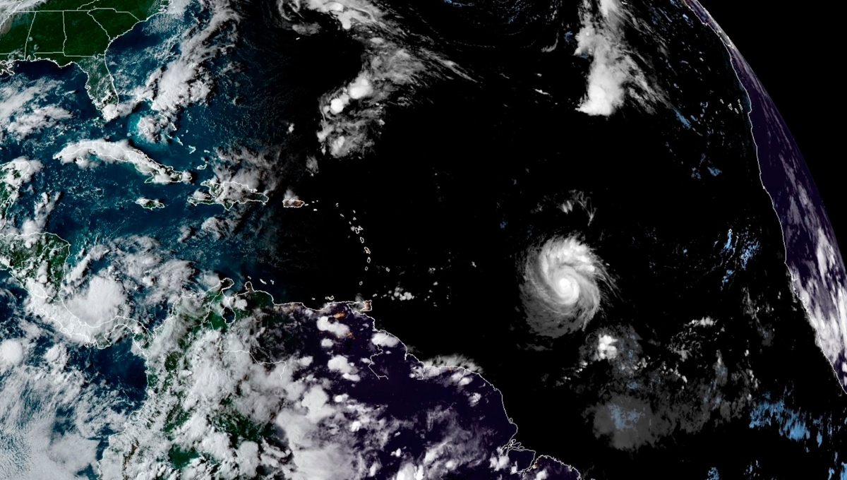 Sam se intensifica a huracán categoría 2; tormenta Teresa se debilita Sam se intensifica a huracán categoría 2; tormenta Teresa se debilita