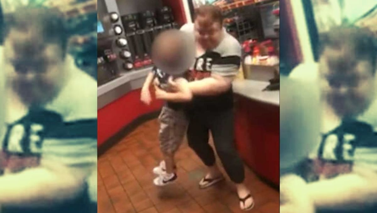 ¡Indignante! Captan a madre arrojando a su hijo con autismo sobre el suelo ¡Indignante! Captan a madre arrojando a su hijo con autismo sobre el suelo