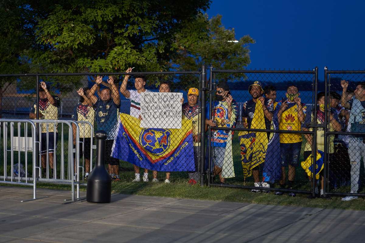 VIDEO: Así fue la terrible golpiza de los aficionados del América que culminó en la muerte de una persona VIDEO: Así fue la terrible golpiza de los aficionados del América que culminó en la muerte de una persona