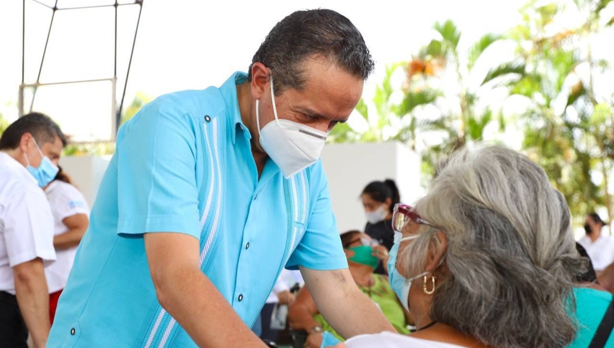 Carlos Joaquín atiende necesidades de habitantes de Quintana Roo con audiencias “Platícale al Gobernador”