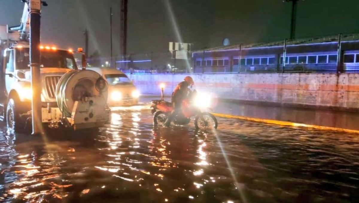 Ecatepec amanece entre lodo y escombros tras inundaciones que dejaron 2 muertos