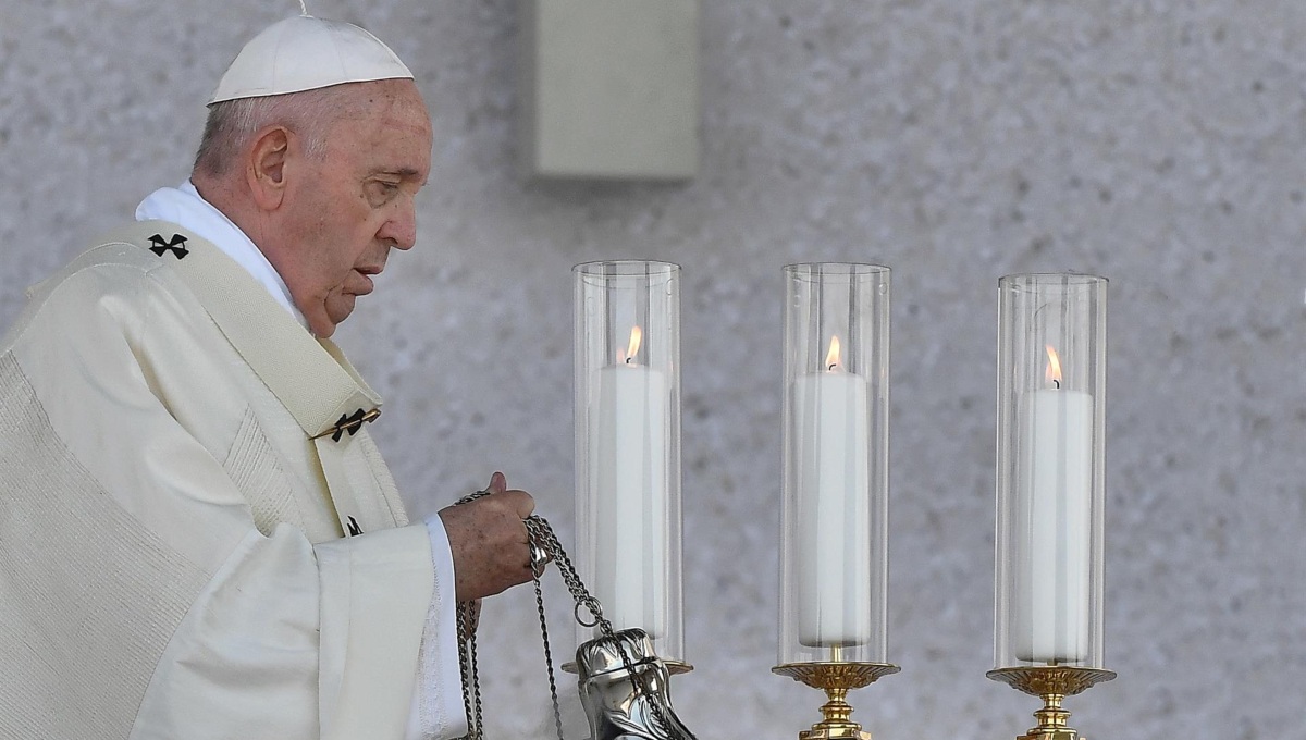 Papa Francisco llama a incluir parejas homosexuales en la iglesia, pero rechaza ideología de género Papa Francisco llama a incluir parejas homosexuales en la iglesia, pero rechaza ideología de género