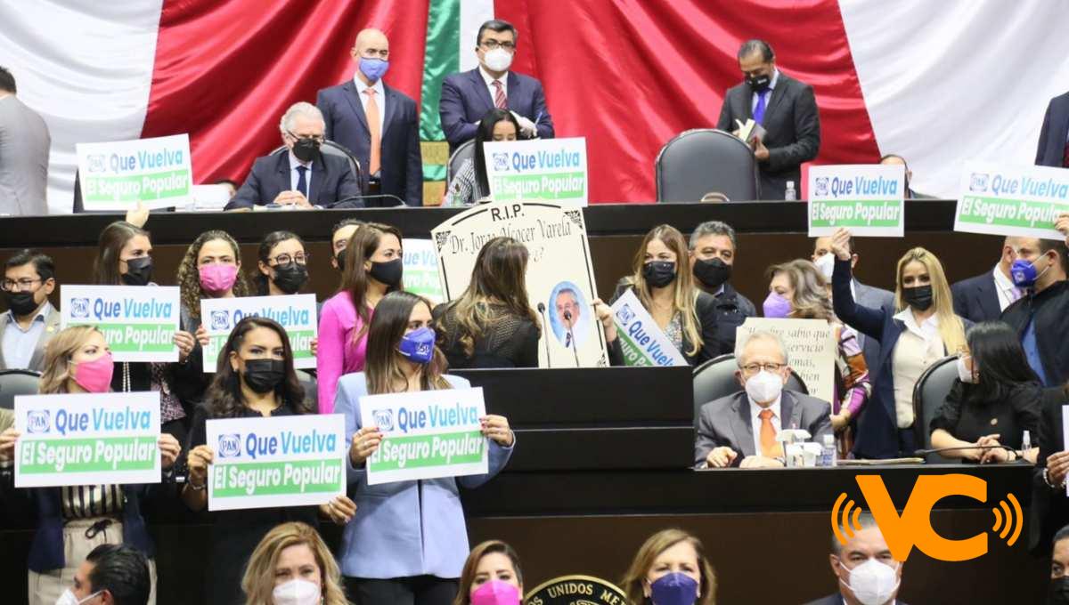 ¿Cómo quiere ser recordado?: PAN regala lápida a Jorge Alcocer, secretario de Salud