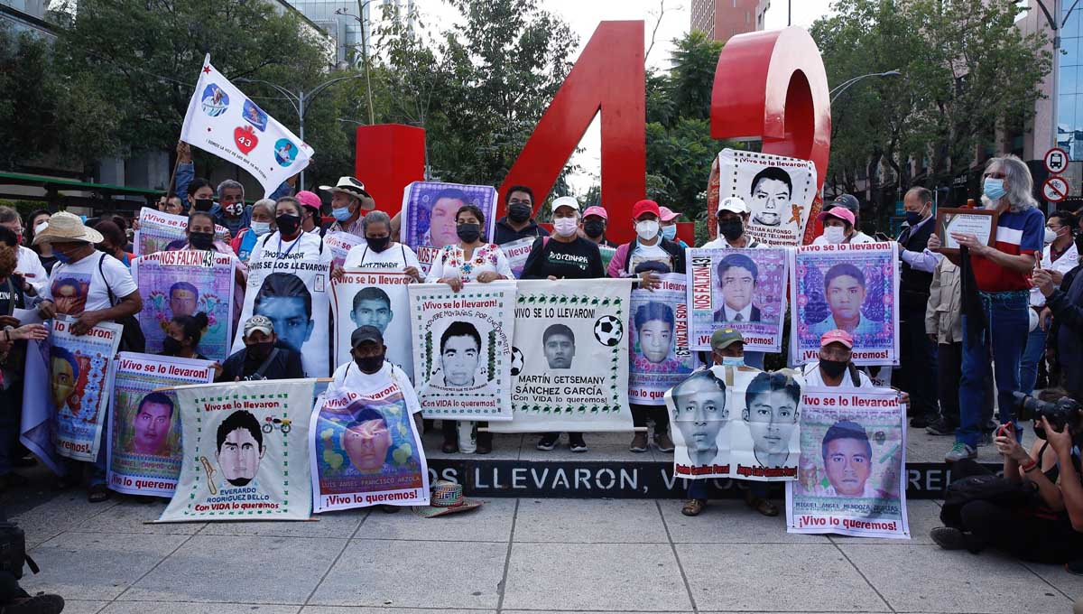 Centro Prodh advierte riesgos por difundir conversaciones sobre Caso Ayotzinapa