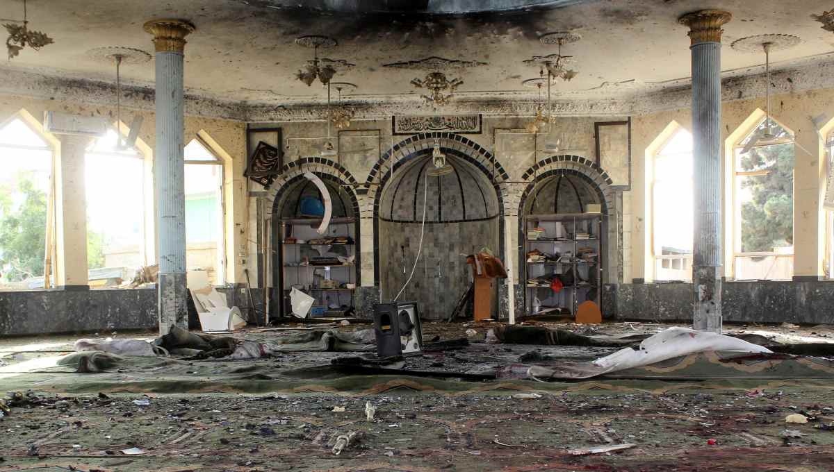 Atentado suicida contra una mezquita en Afganistán deja 80 muertos y más de 100 heridos