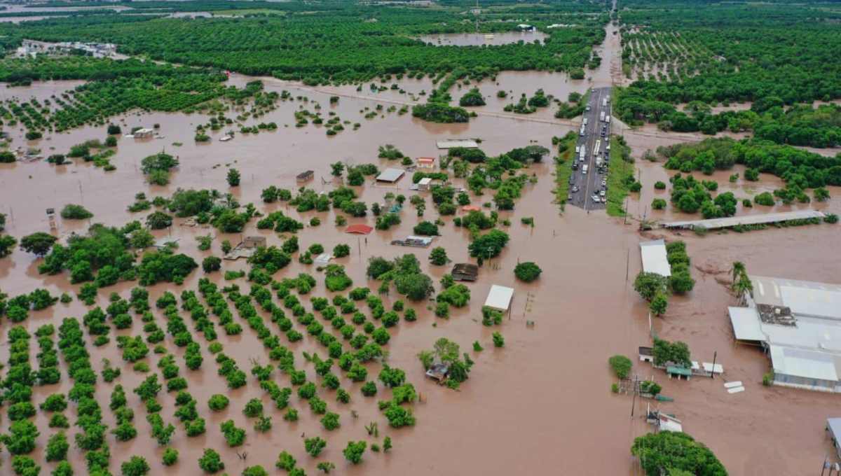 “Pamela” provoca desbordamiento de ríos y severas inundaciones tras su paso por Nayarit “Pamela” provoca desbordamiento de ríos y severas inundaciones tras su paso por Nayarit