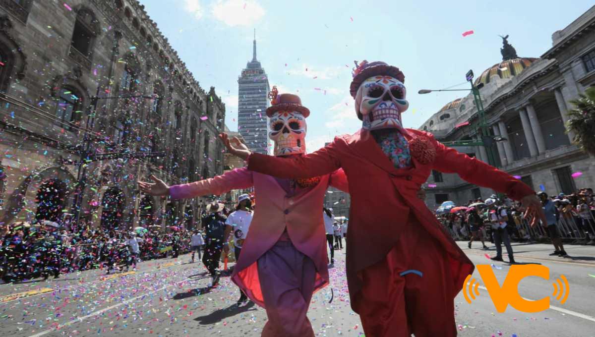 Alrededor de un millón de capitalinos van al desfile del día de muertos