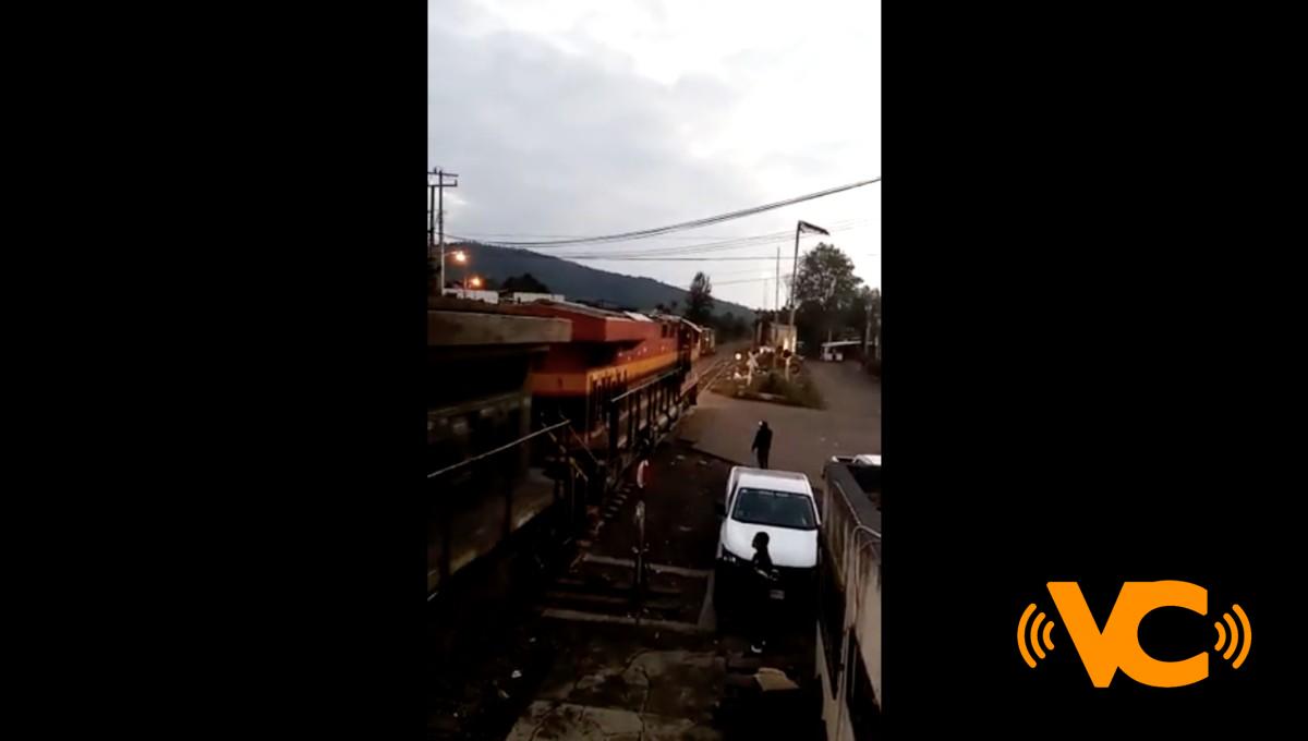 Autoridades desalojan a maestros luego de 3 meses de bloqueos a vías del tren en Michoacán Autoridades desalojan a maestros luego de 3 meses de bloqueos a vías del tren en Michoacán