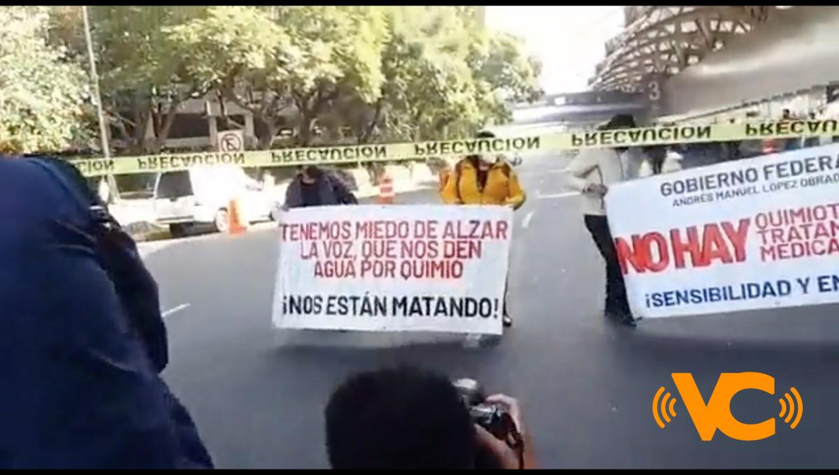 Papás de niños con cáncer alistan nuevo bloqueo al AICM; exigen que AMLO comparezca ante FGR Papás de niños con cáncer alistan nuevo bloqueo al AICM; exigen que AMLO comparezca ante FGR