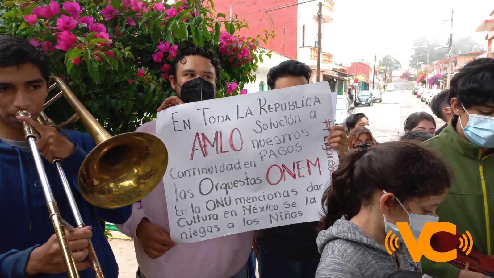 En el día del músico, músicos exigen pagos pendientes