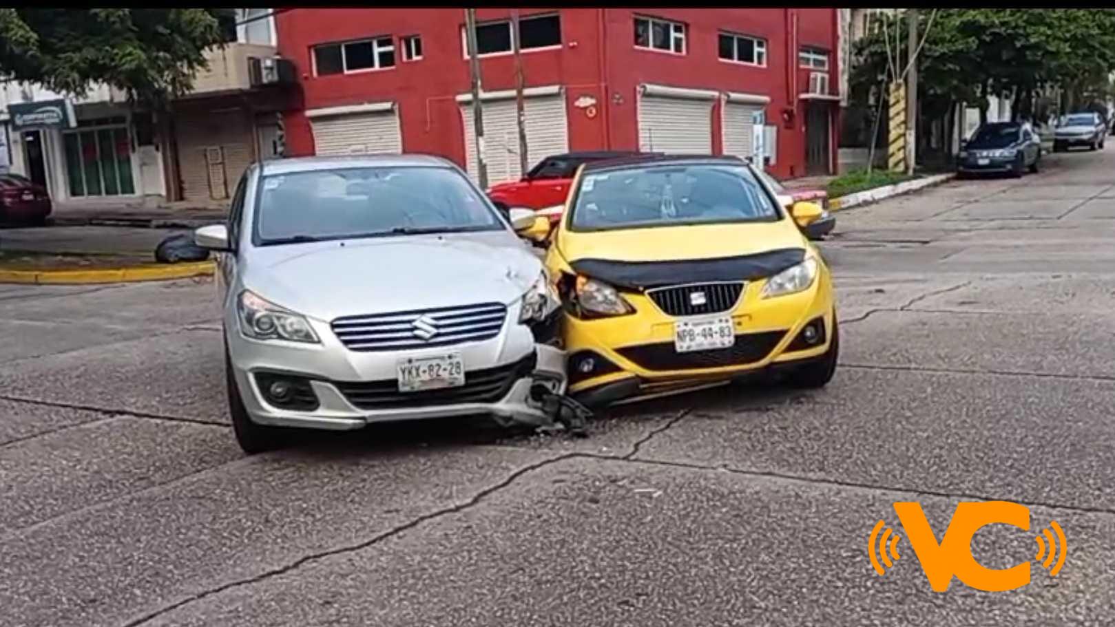Accidente automovilístico en Avenida Juárez y Allende, Coatzacoalcos Accidente automovilístico en Avenida Juárez y Allende, Coatzacoalcos