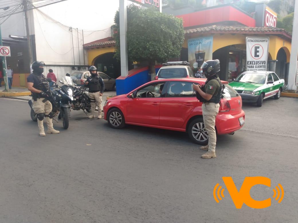 Automovilista impacta a policías en cerco tras otro choque Automovilista impacta a policías en cerco tras otro choque