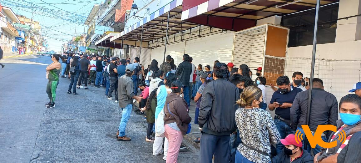 Plantón frente a Plaza Clavijero en Xalapa