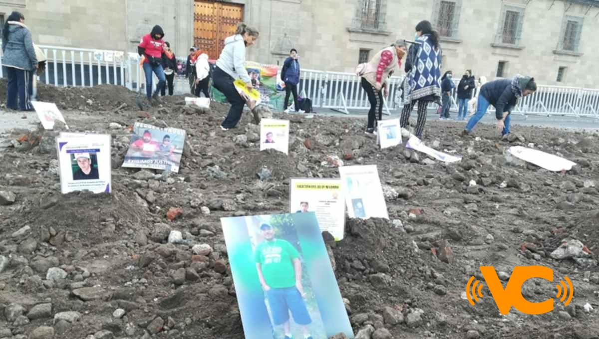 “Si AMLO no va a las fosas, las fosas van a él”: protestan frente a Palacio por desapariciones