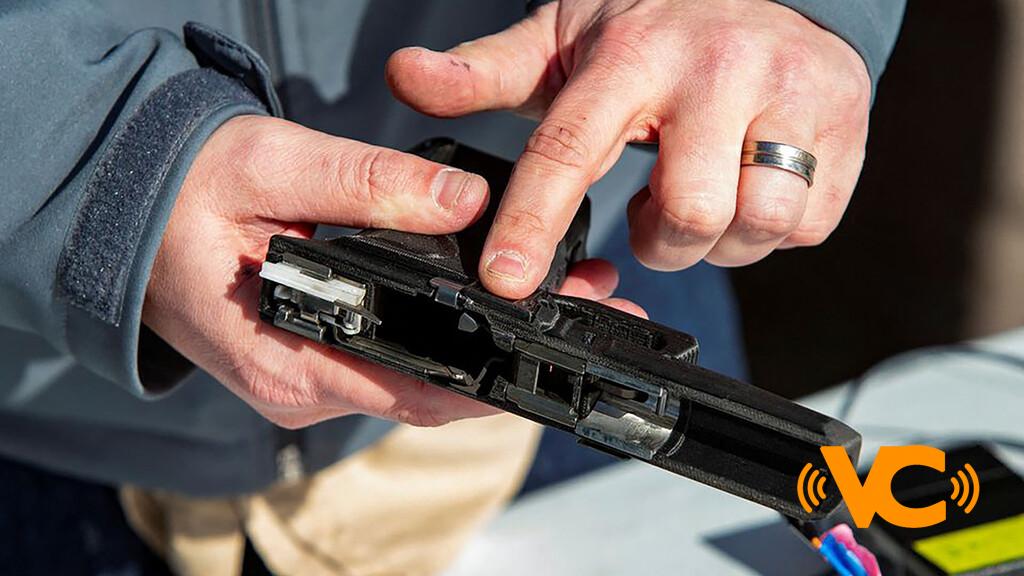 Lector de huellas, PIN y NFC, esta es la tecnología de las armas inteligentes que solo podrán disparar las personas autorizadas Lector de huellas, PIN y NFC, esta es la tecnología de las armas inteligentes que solo podrán disparar las personas autorizadas