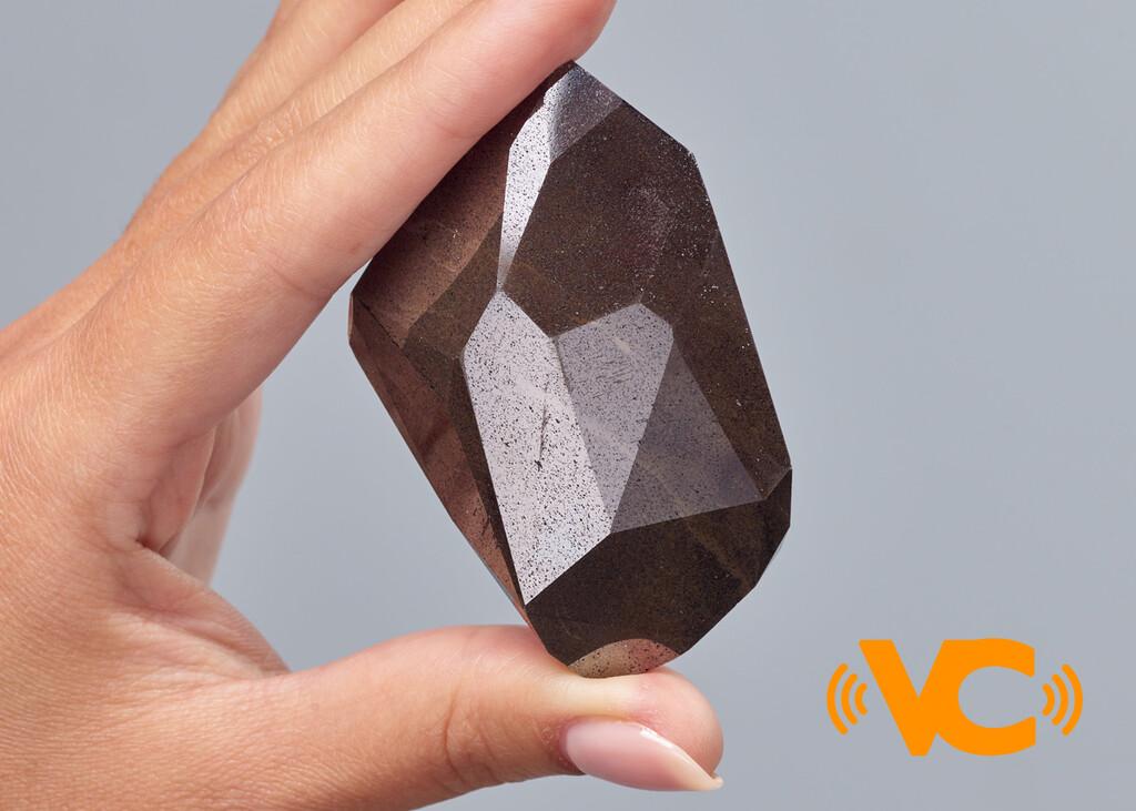 Este diamante «vino del espacio»: es negro, tiene 55 caras y vale al menos 138 millones de pesos, así es Enigma Este diamante «vino del espacio»: es negro, tiene 55 caras y vale al menos 138 millones de pesos, así es Enigma