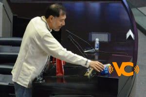 Video: Noroña ofrece Vaporub a la oposición, para las hemorroides Video: Noroña ofrece Vaporub a la oposición, para las hemorroides