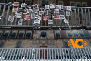 Retiran memorial de periodistas asesinados frente a Palacio Nacional Retiran memorial de periodistas asesinados frente a Palacio Nacional