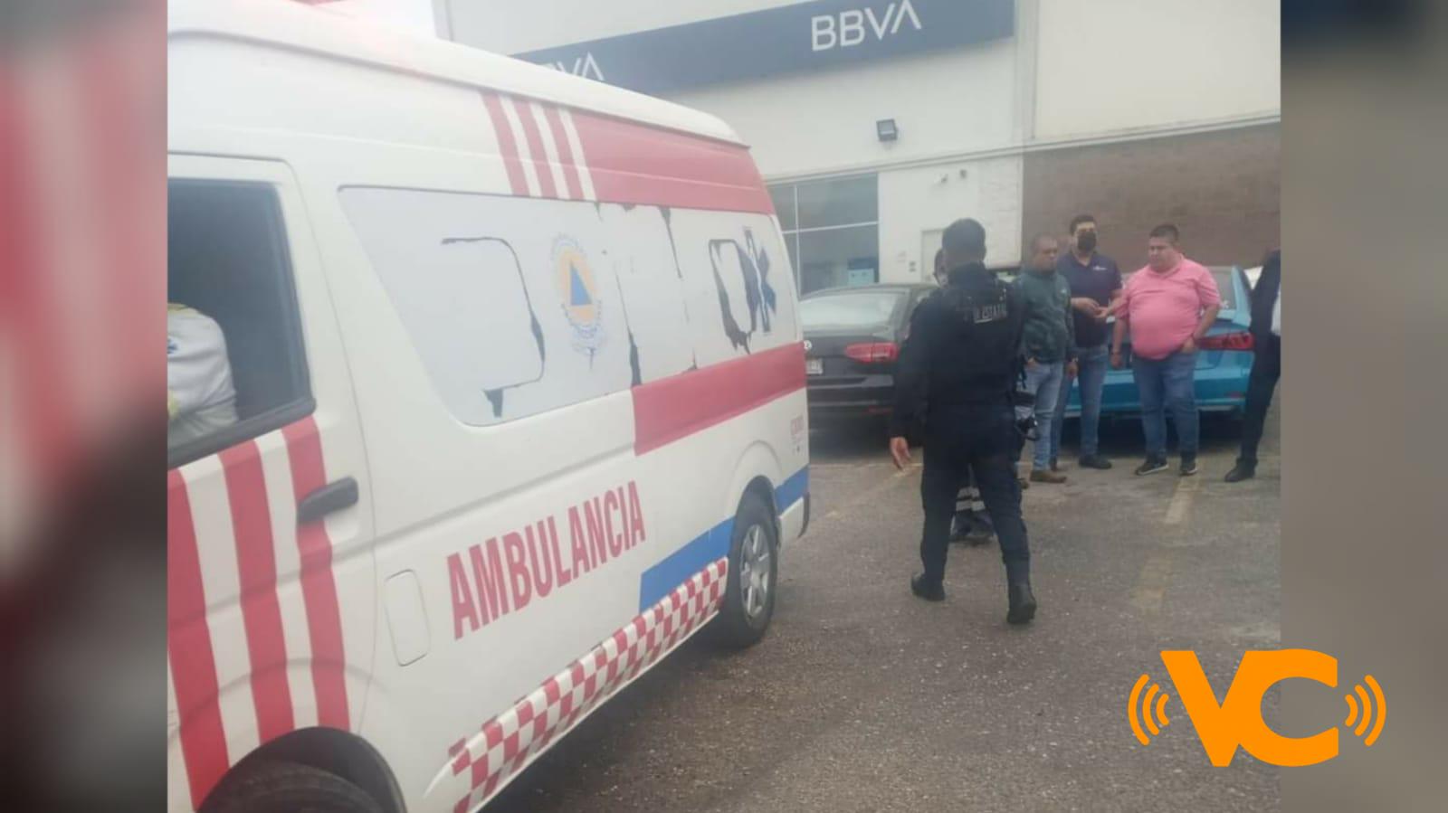 Balean a una persona afuera del Bancomer en Minatitlán Balean a una persona afuera del Bancomer en Minatitlán