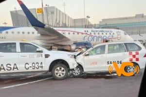 Reportan choque de dos camionetas de servicios terrestres en el AICM Reportan choque de dos camionetas de servicios terrestres en el AICM