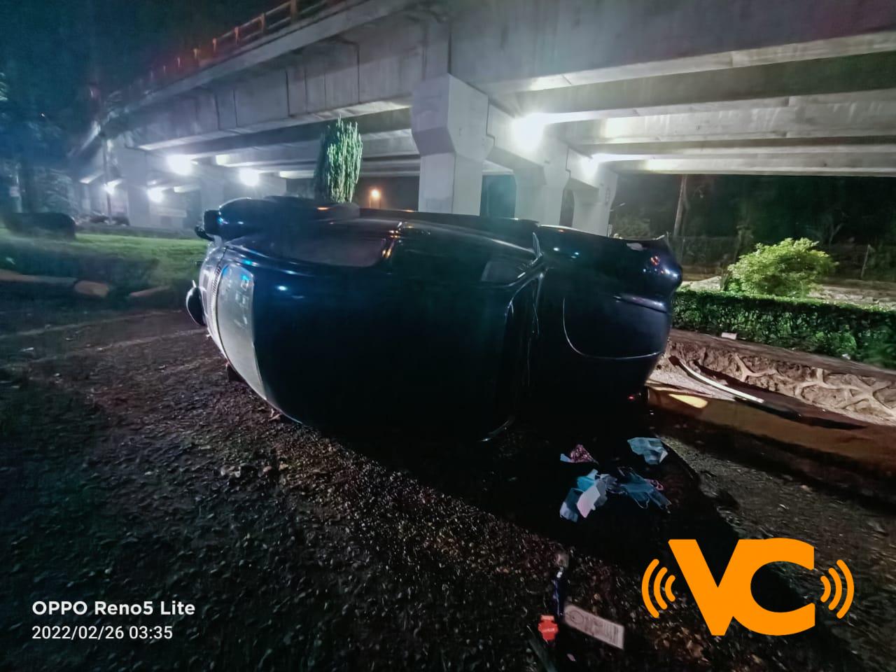 Vehículo termina volcado en las Ánimas. Vehículo termina volcado en las Ánimas.