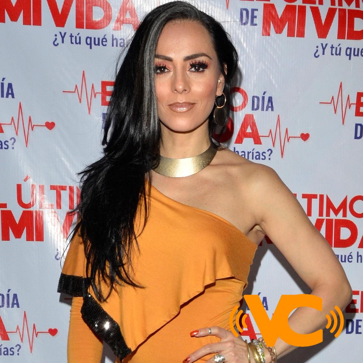 Ivonne Montero es creyente de la Santa Muerte y la lleva como copiloto