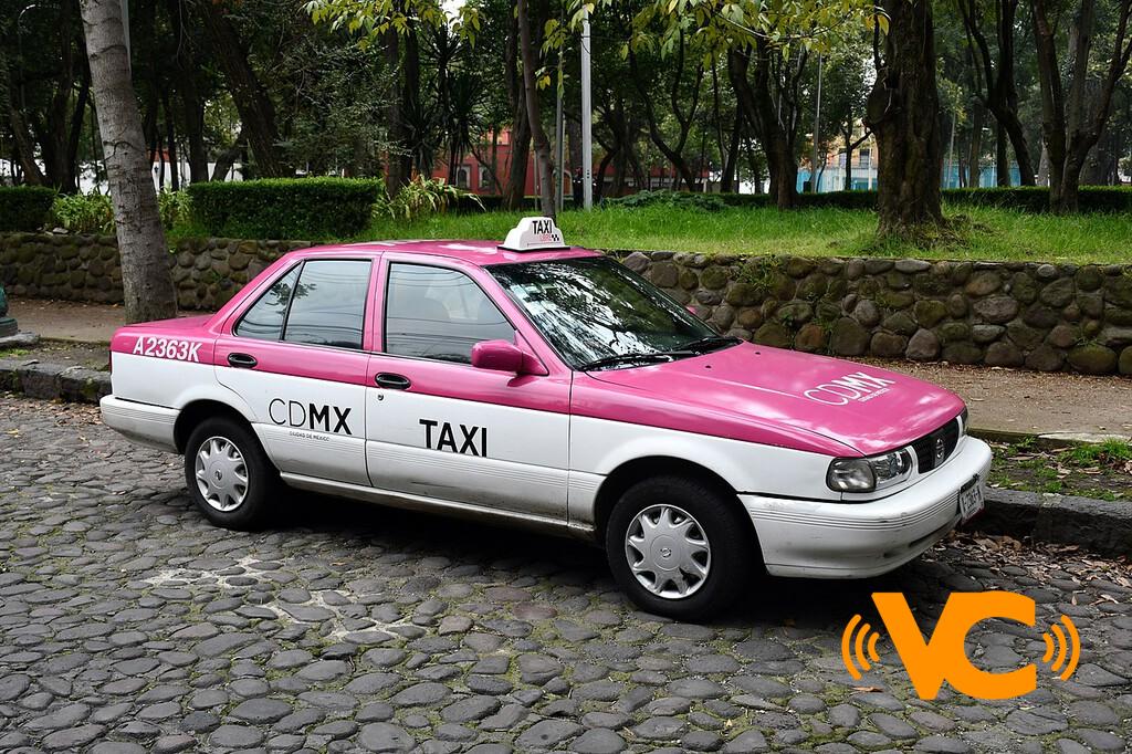 Como Uber, DiDi y compañía siguen operando, taxistas bloquearon el Aeropuerto Internacional de Ciudad de México Como Uber, DiDi y compañía siguen operando, taxistas bloquearon el Aeropuerto Internacional de Ciudad de México