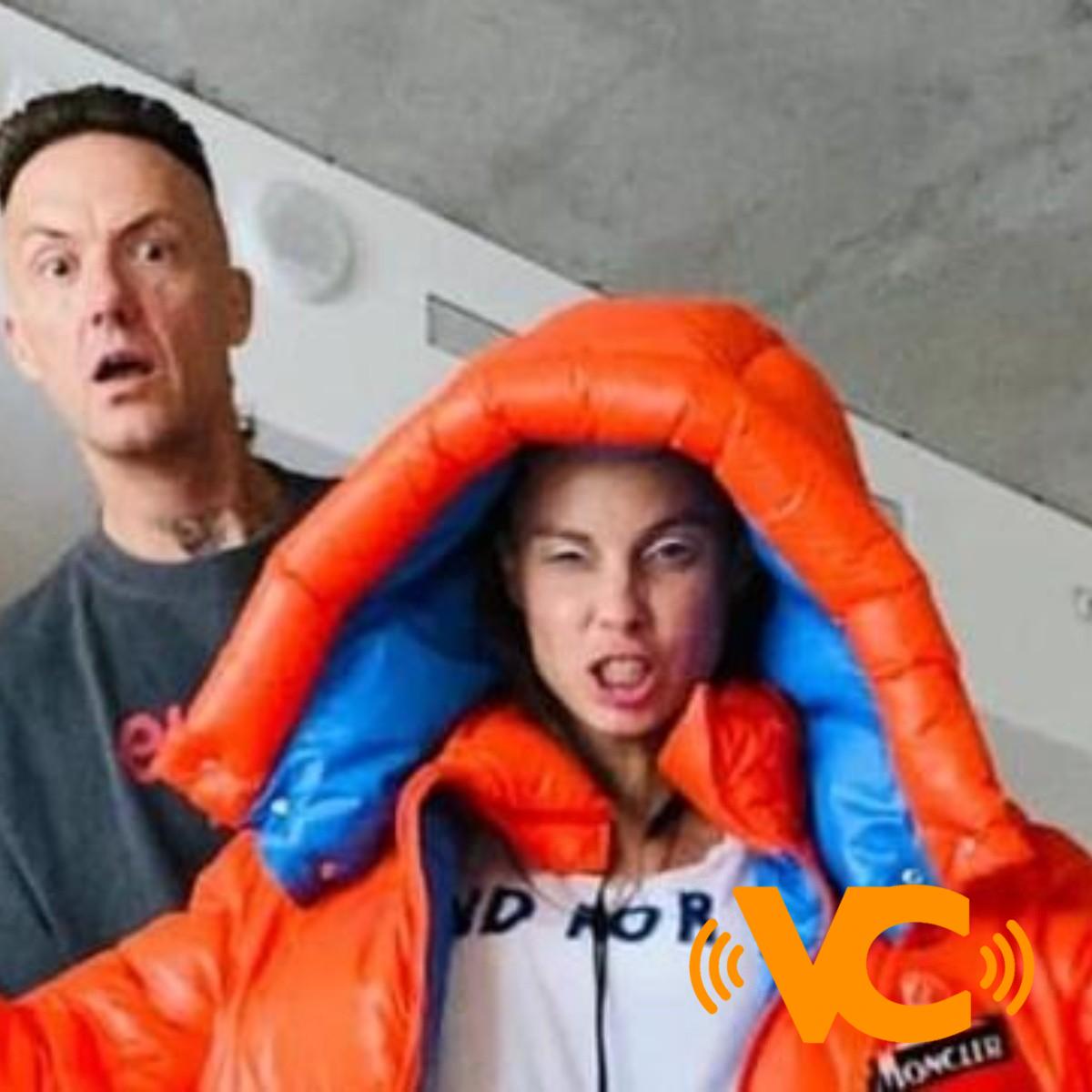 Acusa hijo adoptivo por abuso infantil y esclavitud a los cantantes de ‘Die Antwoord’