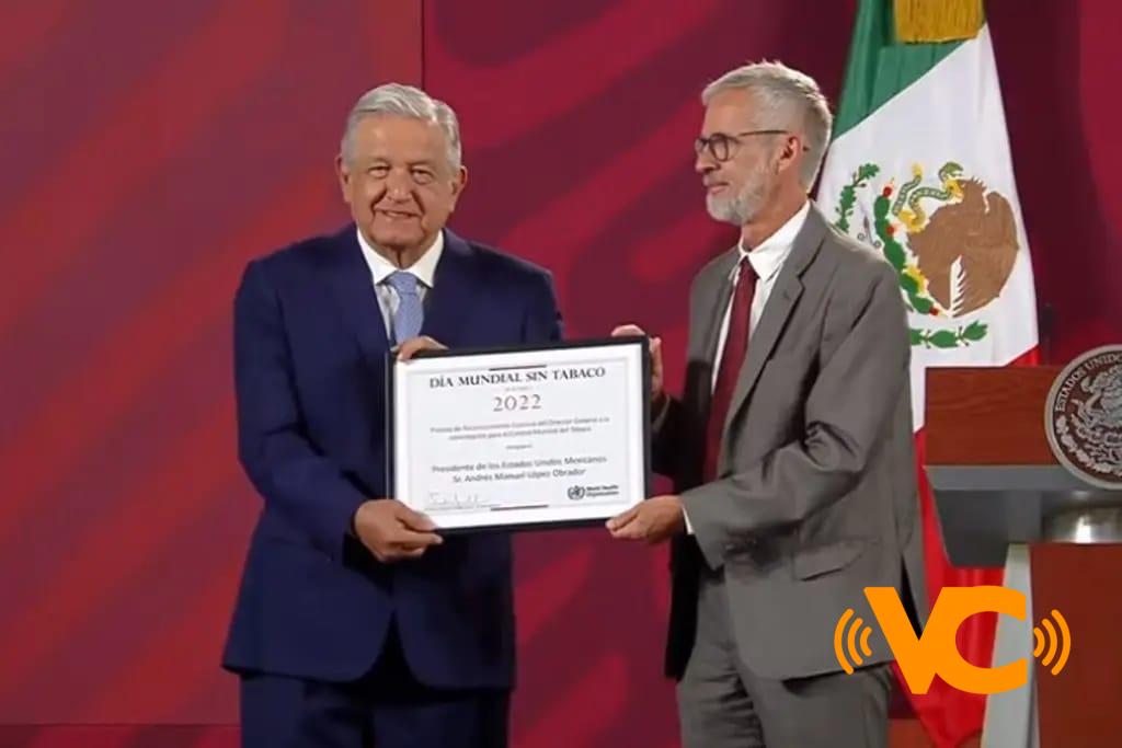 OMS galardona a AMLO por su compromiso por la salud de la población mexicana OMS galardona a AMLO por su compromiso por la salud de la población mexicana