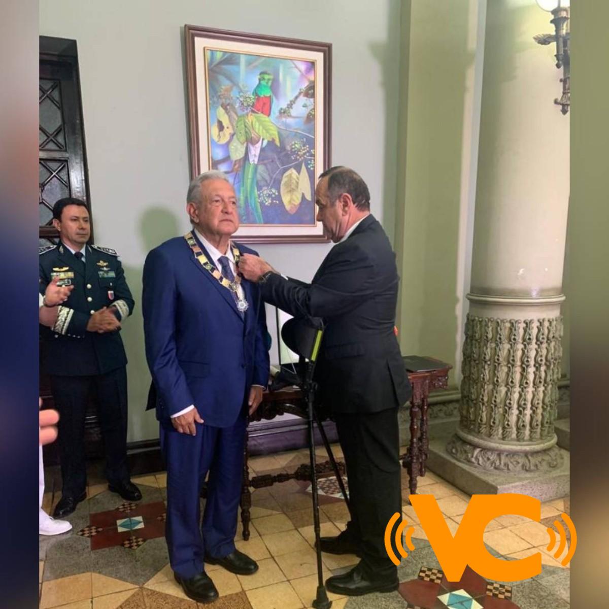 AMLO recibe condecoración de la Orden del Quetzal durante visita a Guatemala AMLO recibe condecoración de la Orden del Quetzal durante visita a Guatemala