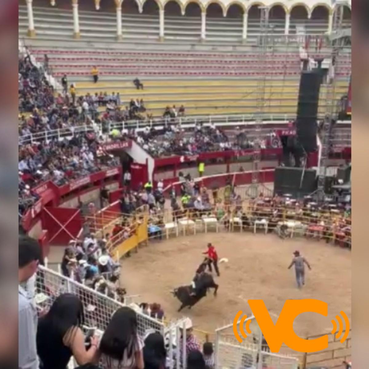 Michoacán: Toro lanza y pisa a un hombre durante jaripeo Michoacán: Toro lanza y pisa a un hombre durante jaripeo
