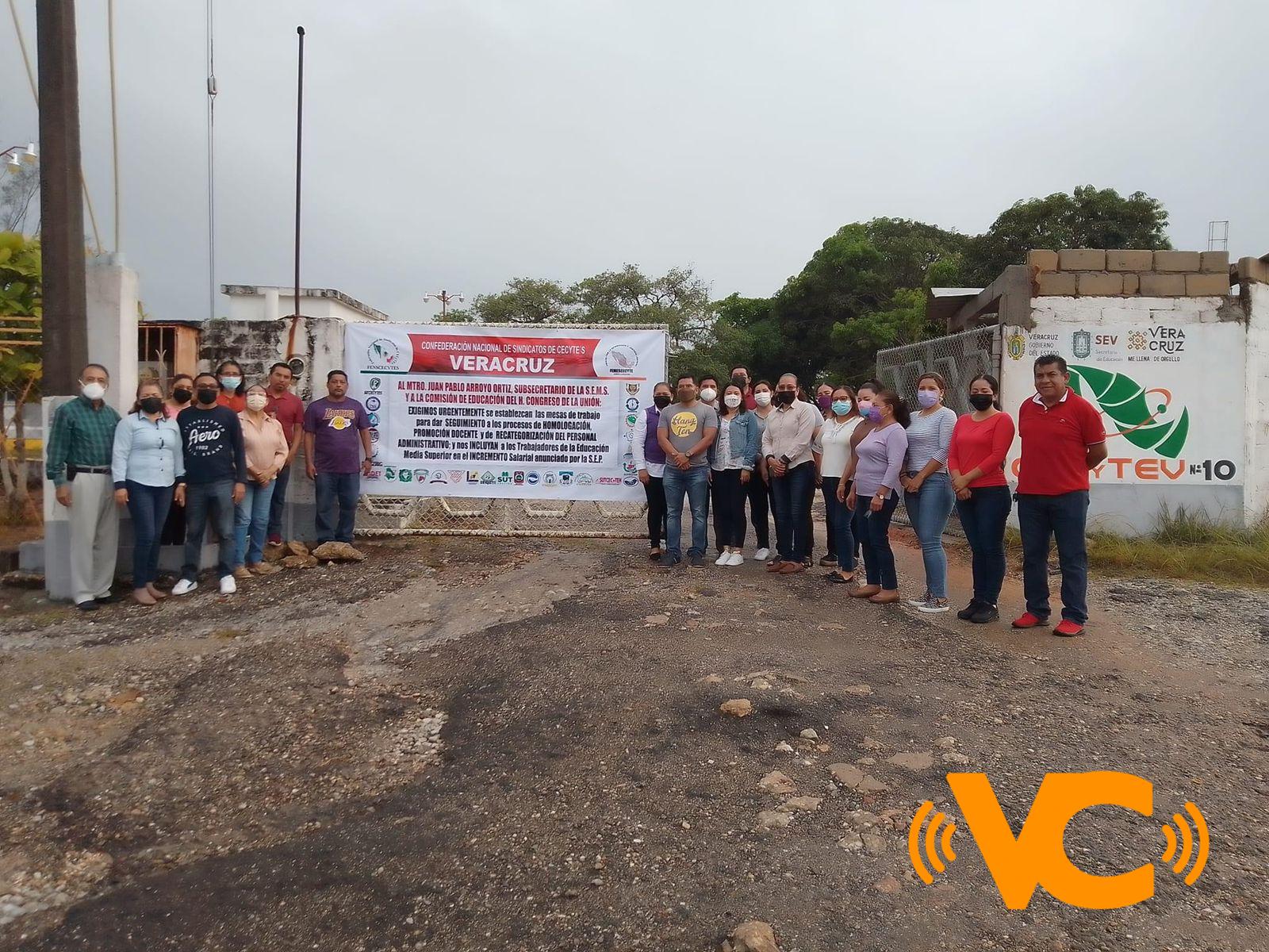 Protestan trabajadores del Cecytev, exigen homologación de salarios Protestan trabajadores del Cecytev, exigen homologación de salarios