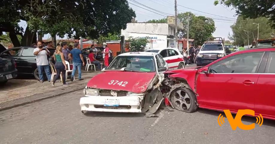 «Carambola» provocada por conductor supuestamente en estado de ebriedad, en Coatzacoalcos. «Carambola» provocada por conductor supuestamente en estado de ebriedad, en Coatzacoalcos.