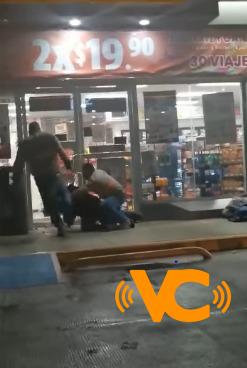 Se agarran a golpes policías estatales y civiles, en Coatzacoalcos Se agarran a golpes policías estatales y civiles, en Coatzacoalcos