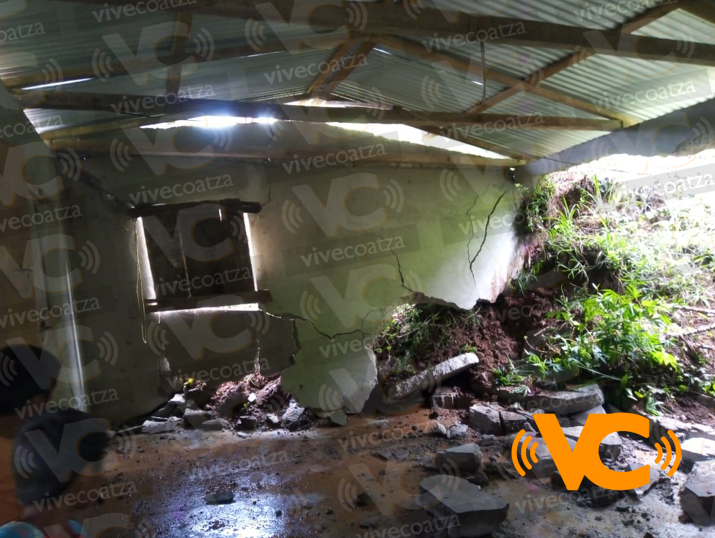 Derrumbe provocó daños en la zona rural del municipio de Las Choapas. Derrumbe provocó daños en la zona rural del municipio de Las Choapas.