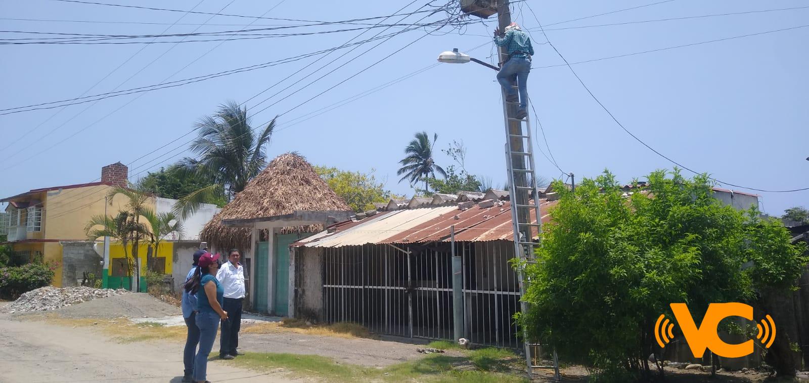 Rehabilita Perla Romero alumbrado público en 5 comunidades en penumbras en Tecolutla Rehabilita Perla Romero alumbrado público en 5 comunidades en penumbras en Tecolutla