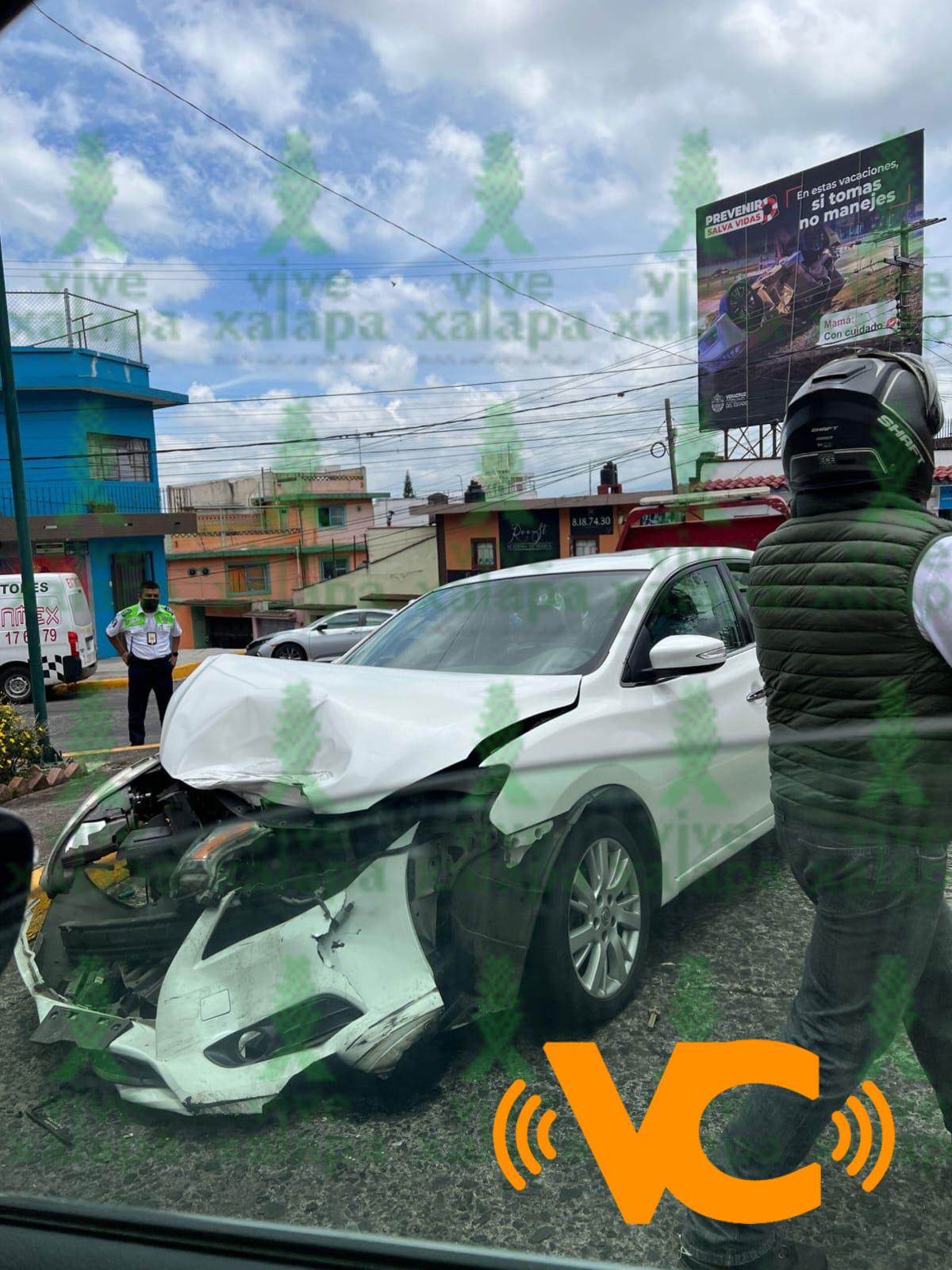 Aparatoso choque en Xalapa, Veracruz Aparatoso choque en Xalapa, Veracruz