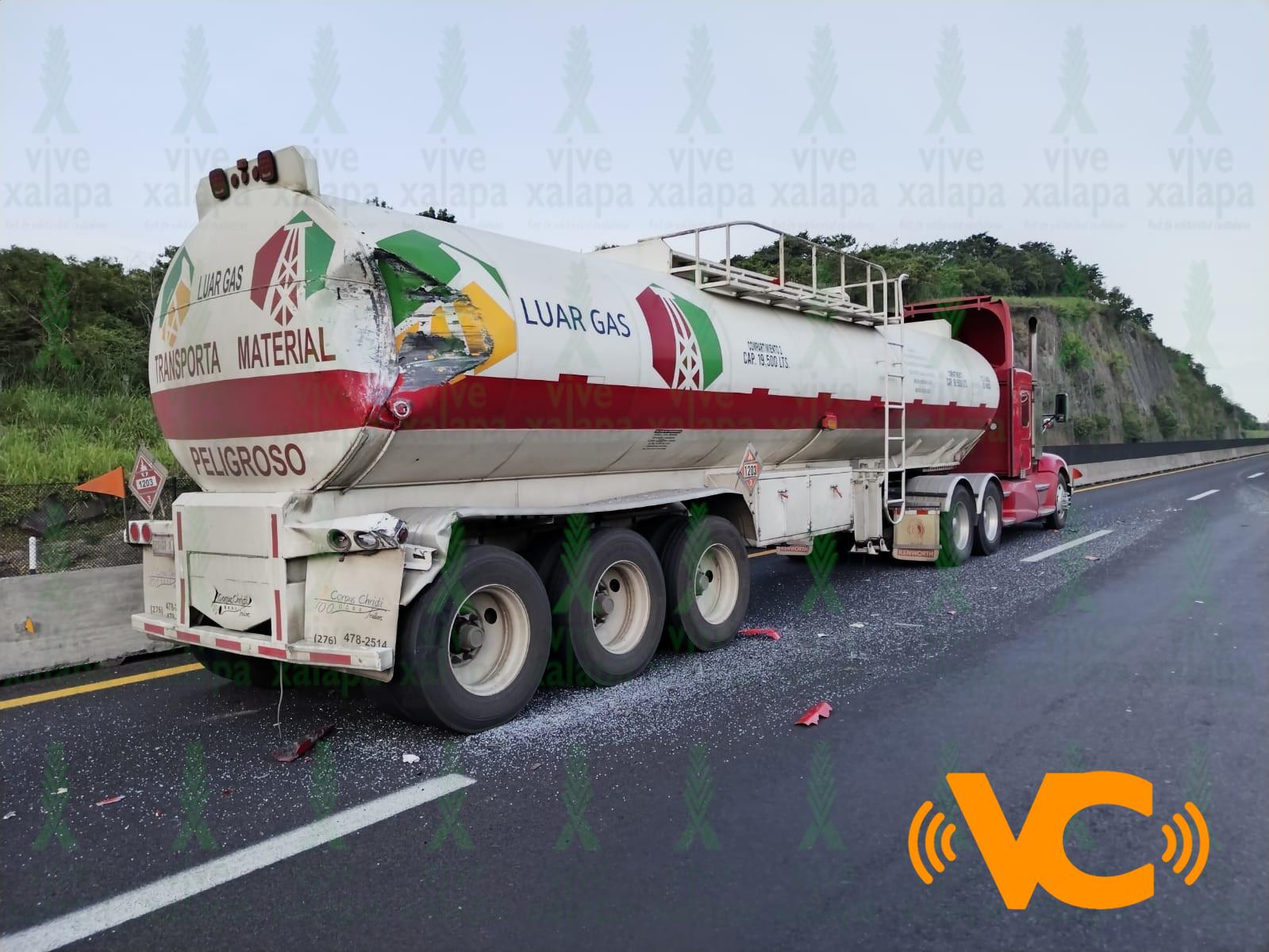 CUATRO LESIONADOS EN ACCIDENTE ENTRE AUTOBÚS Y TRÁILER CUATRO LESIONADOS EN ACCIDENTE ENTRE AUTOBÚS Y TRÁILER