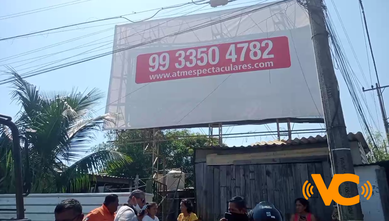 Sujeto se electrocuta mientras trabajaba en la colocación de un espectacular, en Coatzacoalcos Sujeto se electrocuta mientras trabajaba en la colocación de un espectacular, en Coatzacoalcos
