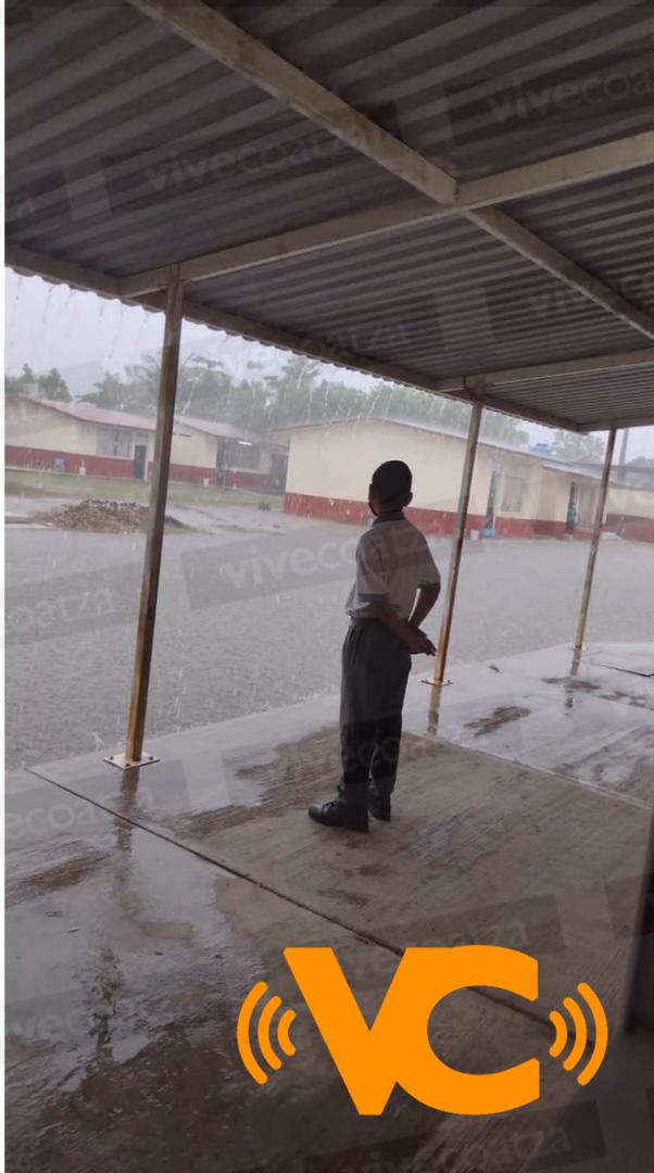 Escuela primaria se inunda en Cotazacoalcos Escuela primaria se inunda en Cotazacoalcos