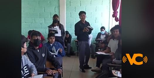 Descubren a estudiante haciendo algo Indebido Descubren a estudiante haciendo algo Indebido