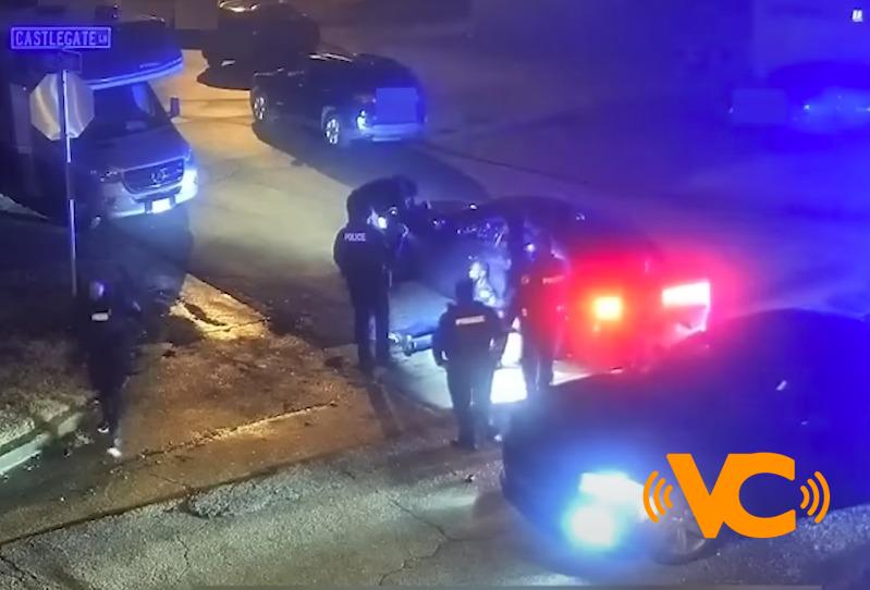 Policías golpean brutalmente a afroamericano y muere tras agresión Policías golpean brutalmente a afroamericano y muere tras agresión