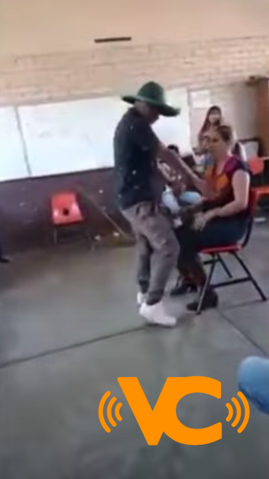 Suspenden a maestra por «perrear» con sus alumnos