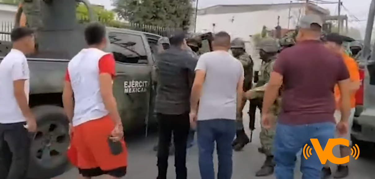 Familiares de jovenes asesinados por militares atacan a los elementos, en Nuevo Laredo Familiares de jovenes asesinados por militares atacan a los elementos, en Nuevo Laredo