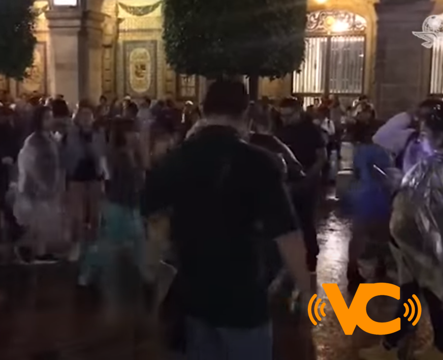 Se arma el cumbión en Zócalo a pesar de la lluvia Se arma el cumbión en Zócalo a pesar de la lluvia
