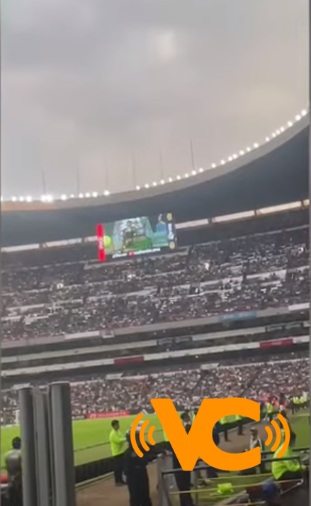 Aficionados al fútbol despiden a Chabelo en el Estadio Azteca Aficionados al fútbol despiden a Chabelo en el Estadio Azteca
