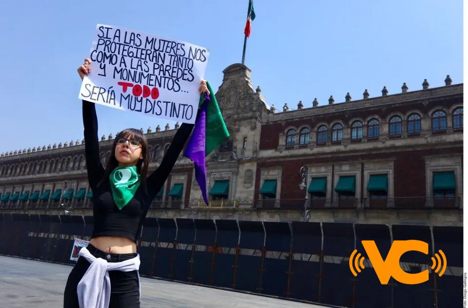 Ante la marcha del 8M colocan vallas metálicas en Palacio Nacional Ante la marcha del 8M colocan vallas metálicas en Palacio Nacional