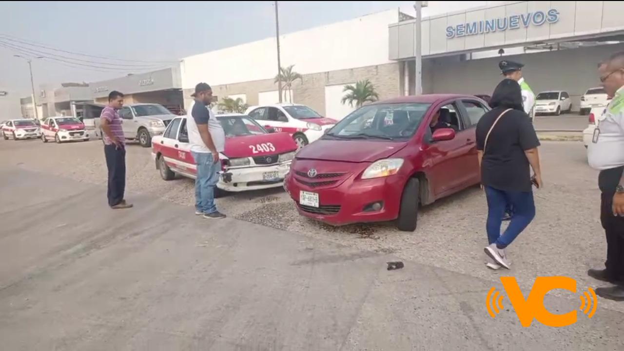 Choque de autos en la AV Transistmica Choque de autos en la AV Transistmica